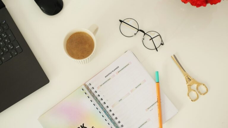 Building a Side Hustle While Working 9–5 and Still Having a Life